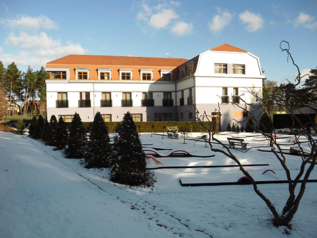 Hotel Sport Zruč Zewnętrze zdjęcie