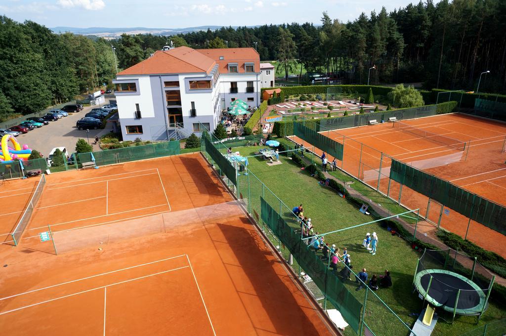 Hotel Sport Zruč Zewnętrze zdjęcie