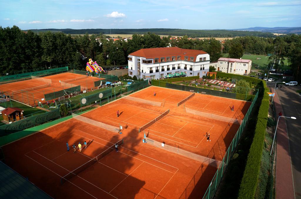 Hotel Sport Zruč Zewnętrze zdjęcie