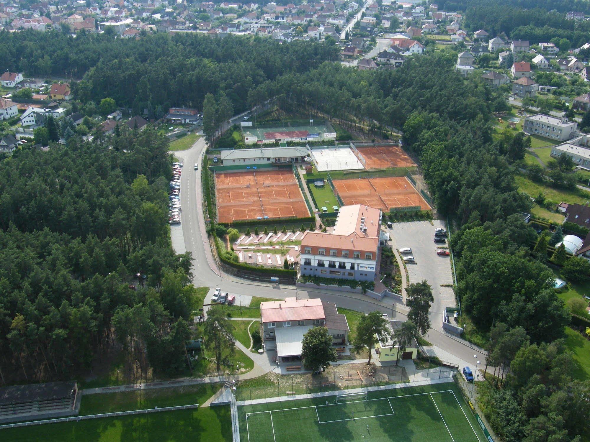 Hotel Sport Zruč Zewnętrze zdjęcie