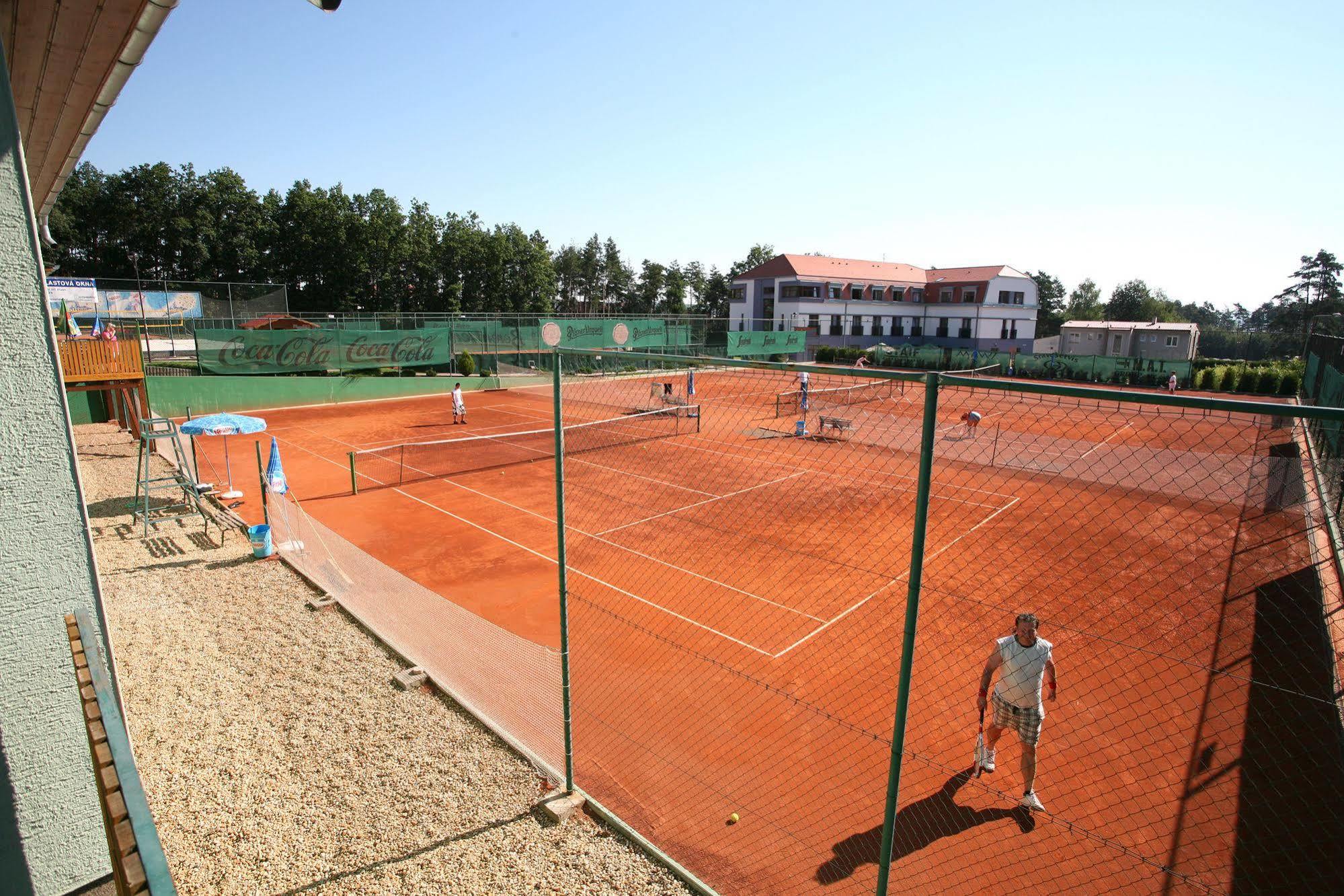 Hotel Sport Zruč Zewnętrze zdjęcie