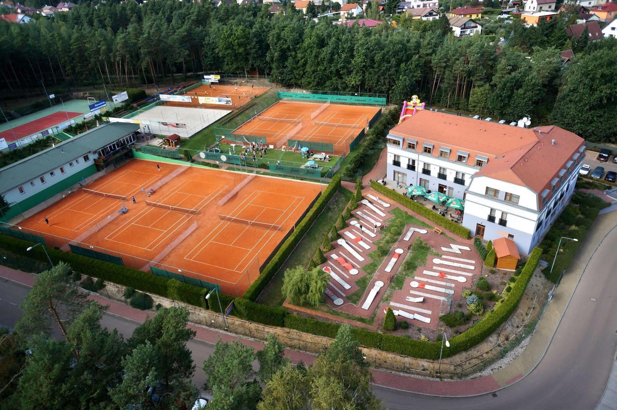 Hotel Sport Zruč Zewnętrze zdjęcie