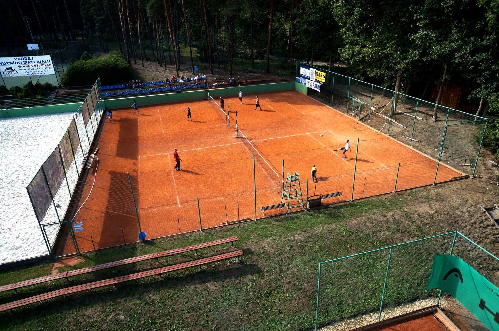 Hotel Sport Zruč Zewnętrze zdjęcie