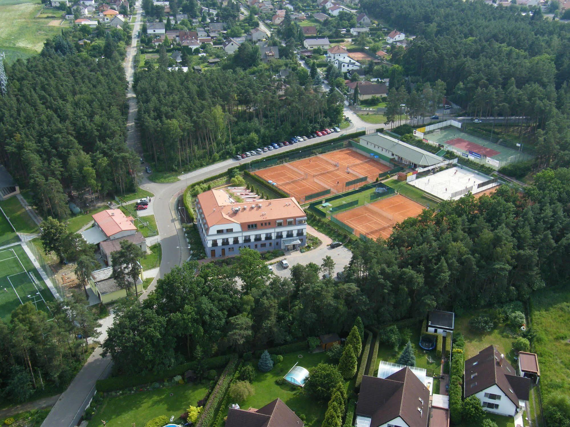 Hotel Sport Zruč Zewnętrze zdjęcie